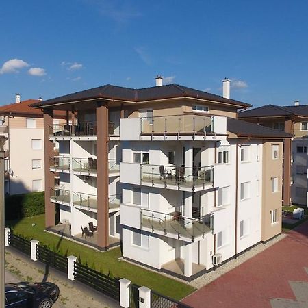 שיופוק Laguna Beach Apartmanok מראה חיצוני תמונה